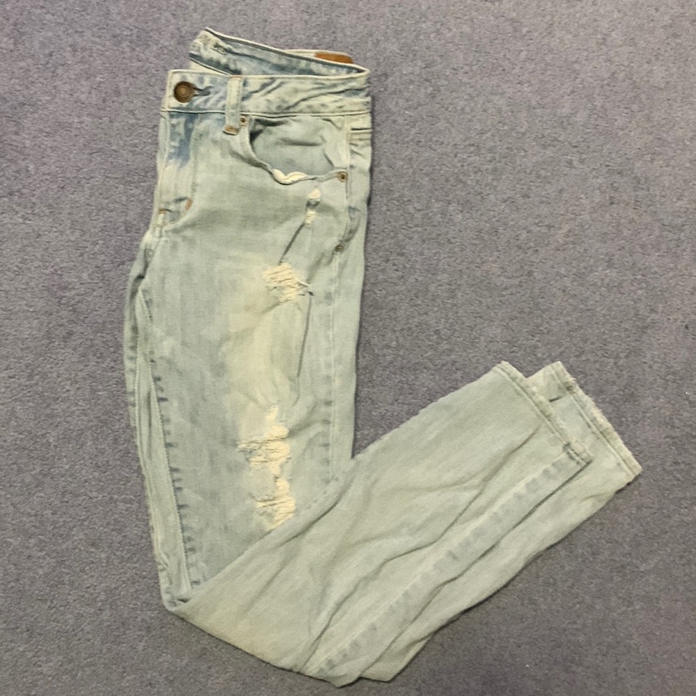 Light Wash American Eagle Skinny Jeans